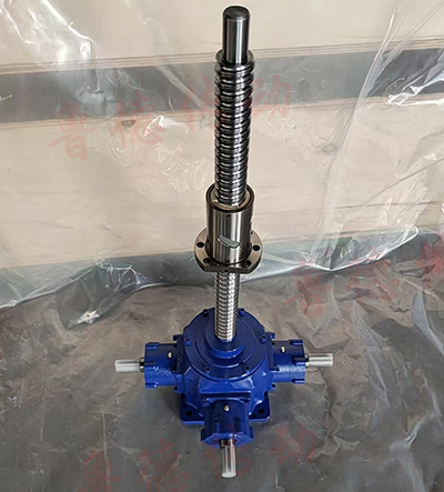 齿轮滚珠<a href='/default.html'>丝杆升降机</a>